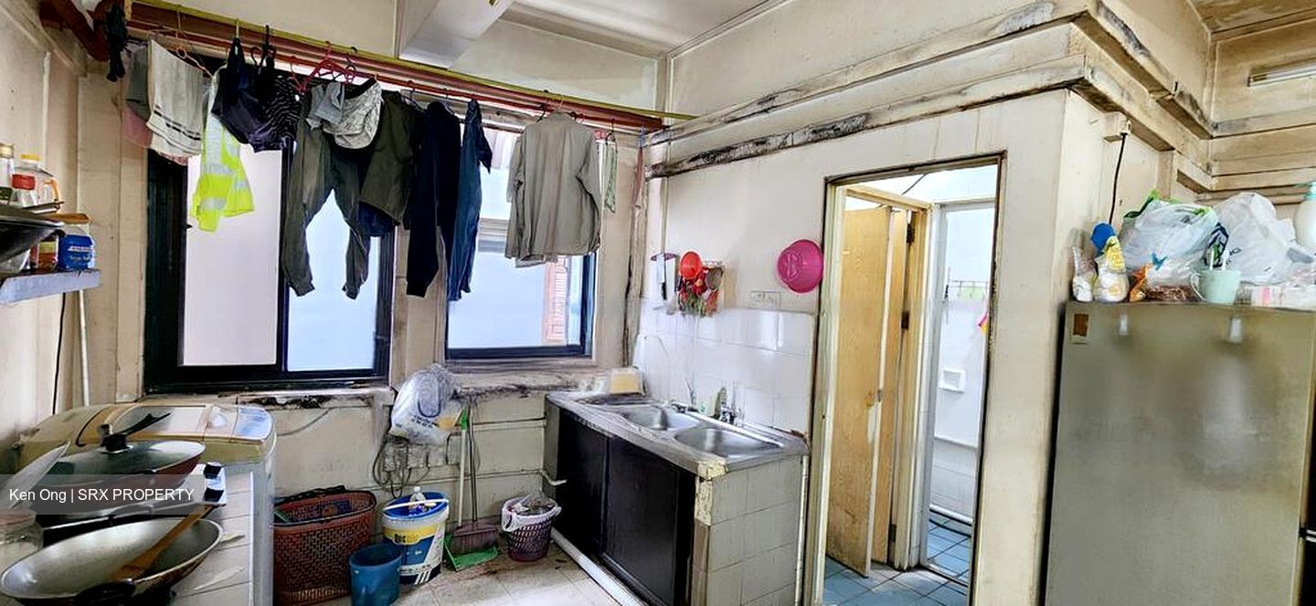 Sims Avenue (D14), Office #465834131